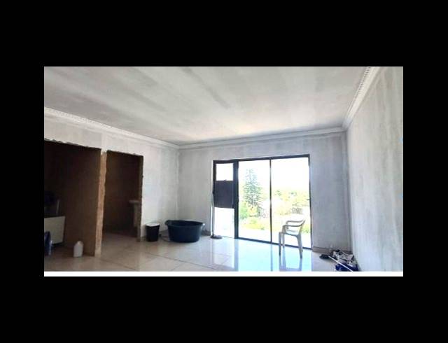 6 BEDROOM HOUSE FOR SALE IN BLUFF